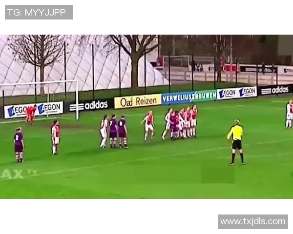 车内摆件足球星打造热血驾乘空间点燃球迷激情驾驶体验